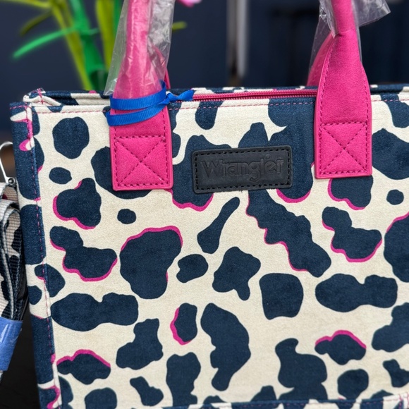Wrangler Cow Print Concealed Carry Tote/Crossbody Hot Pink - Picture 2 of 7